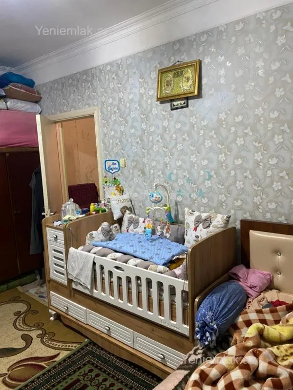 Satılır 4 otaqlı köhnə tikili 90 m²