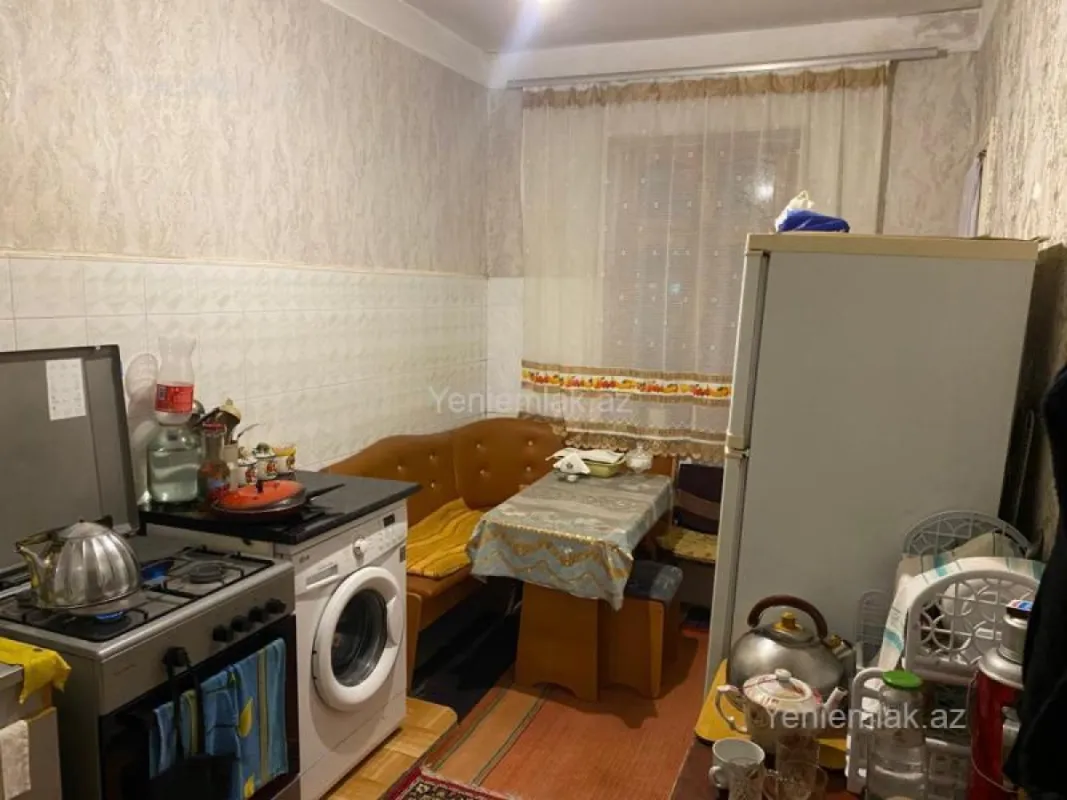 Satılır 4 otaqlı köhnə tikili 90 m²
