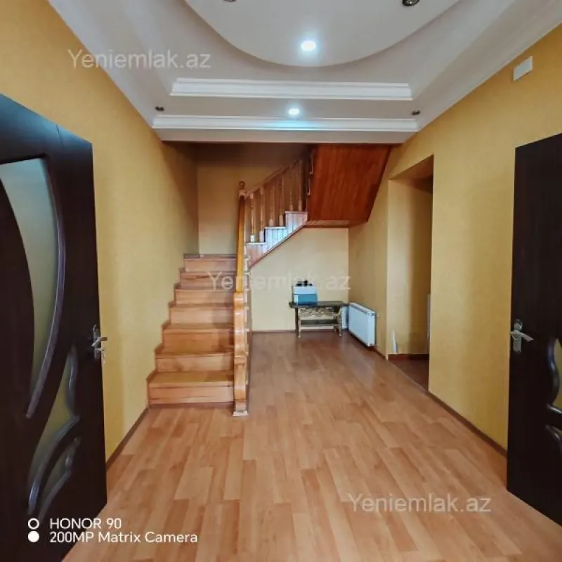 Satılır 6 otaqlı həyət evi 268 m²