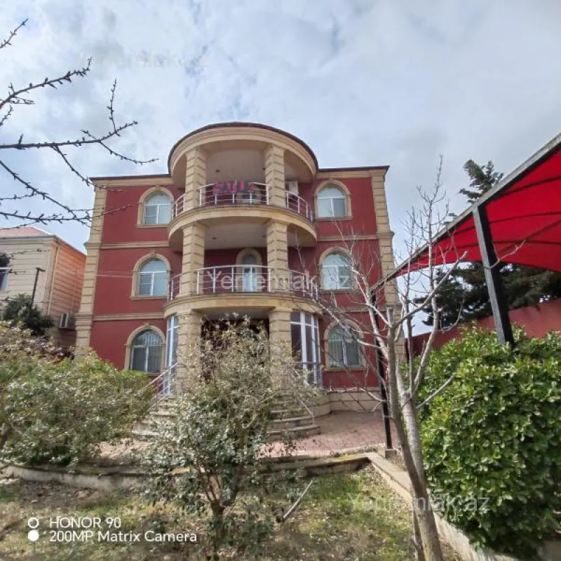 Satılır 6 otaqlı həyət evi 268 m²