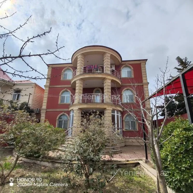 Satılır 6 otaqlı həyət evi 268 m²