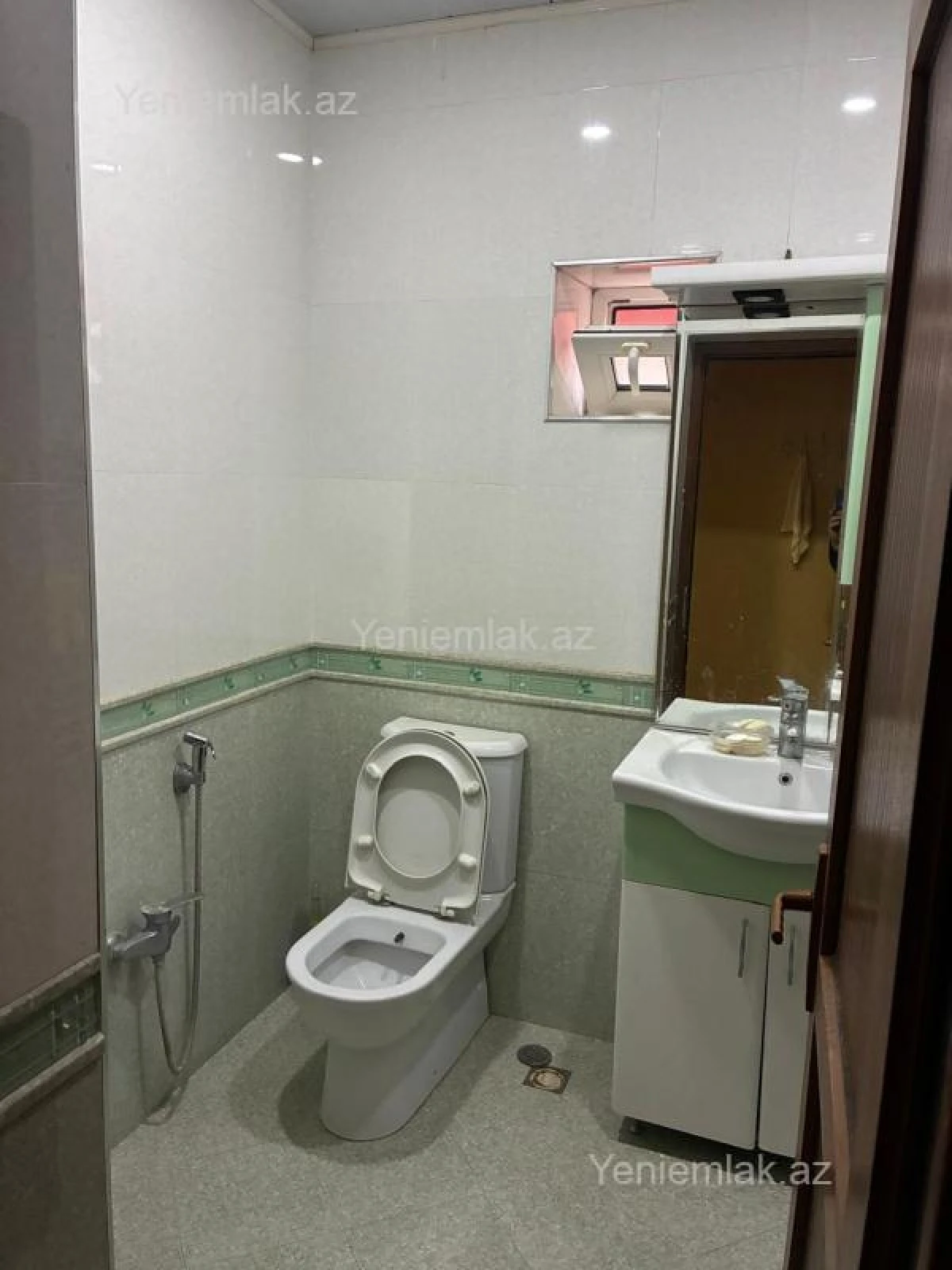 Satılır 6 otaqlı həyət evi 268 m²