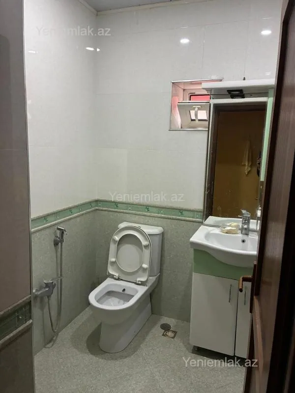 Satılır 6 otaqlı həyət evi 268 m²