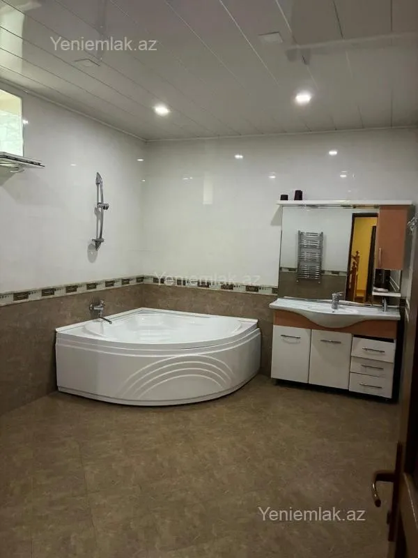 Satılır 6 otaqlı həyət evi 268 m²