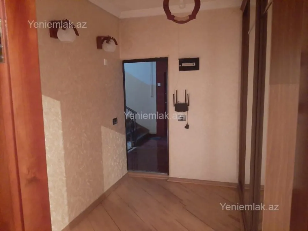 Satılır 4 otaqlı köhnə tikili 110 m²