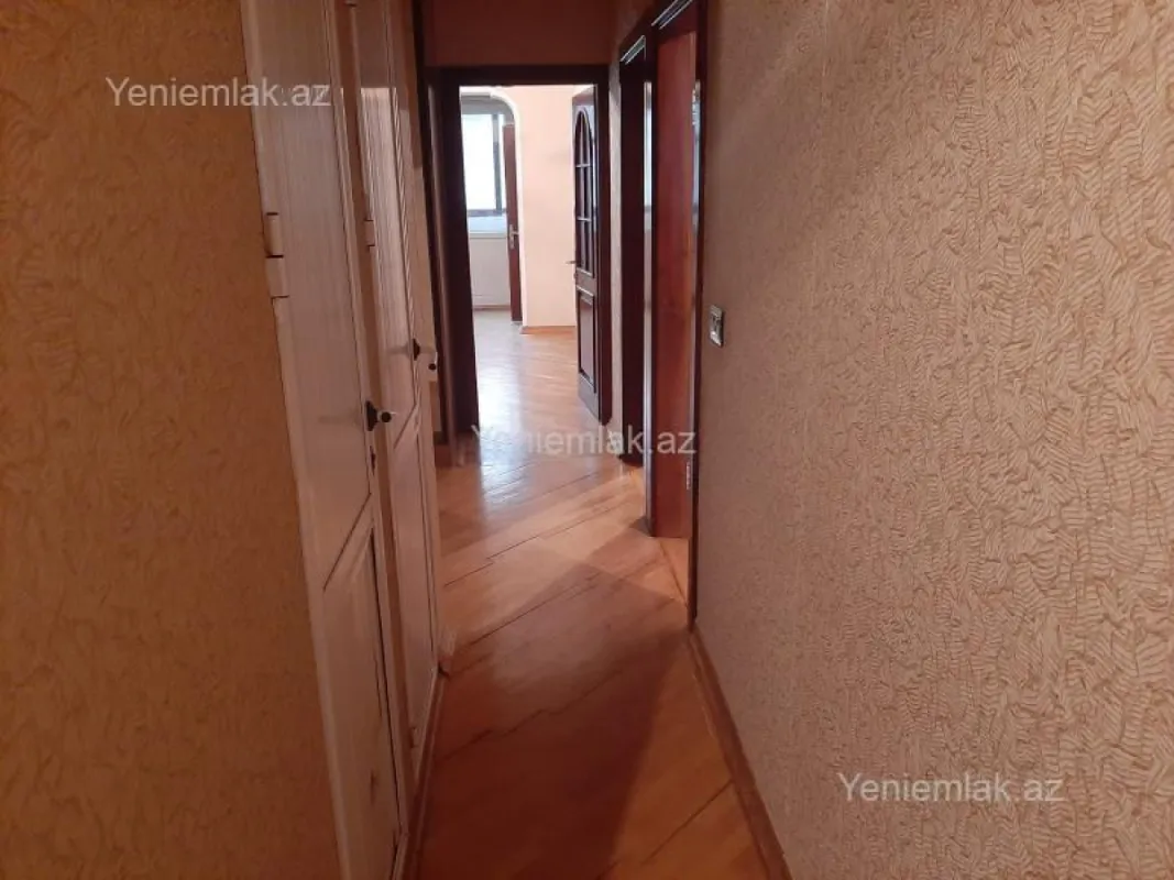 Satılır 4 otaqlı köhnə tikili 110 m²