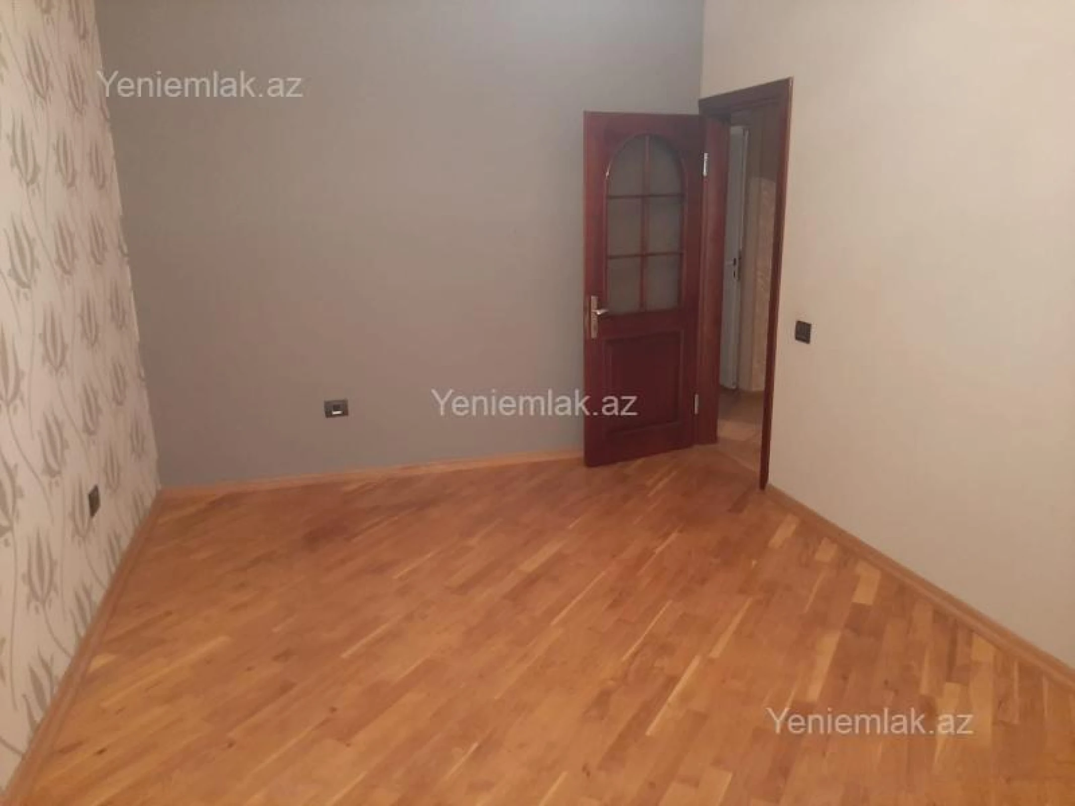 Satılır 4 otaqlı köhnə tikili 110 m²