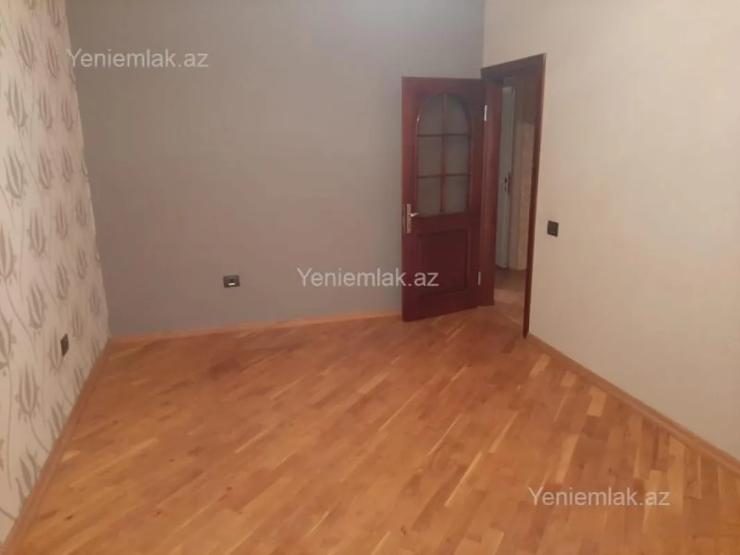 Satılır 4 otaqlı köhnə tikili 110 m²