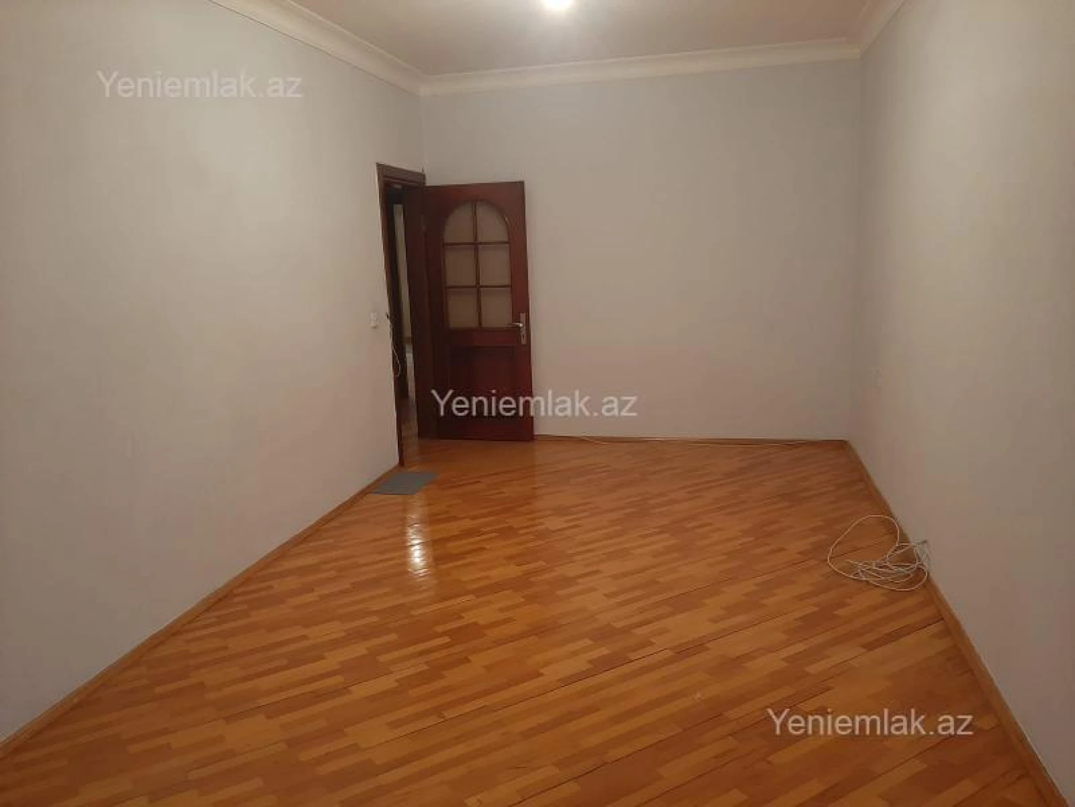 Satılır 4 otaqlı köhnə tikili 110 m²