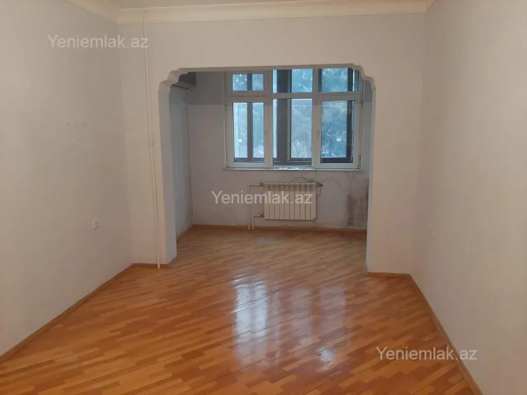 Satılır 4 otaqlı köhnə tikili 110 m²