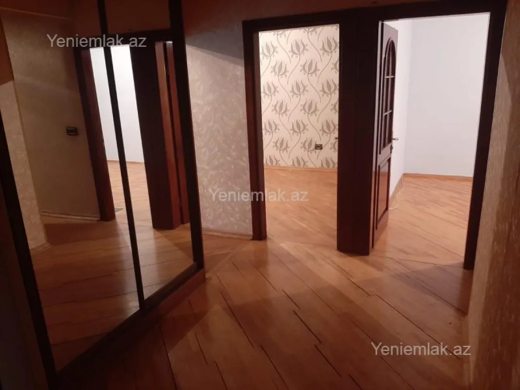 Satılır 4 otaqlı köhnə tikili 110 m²
