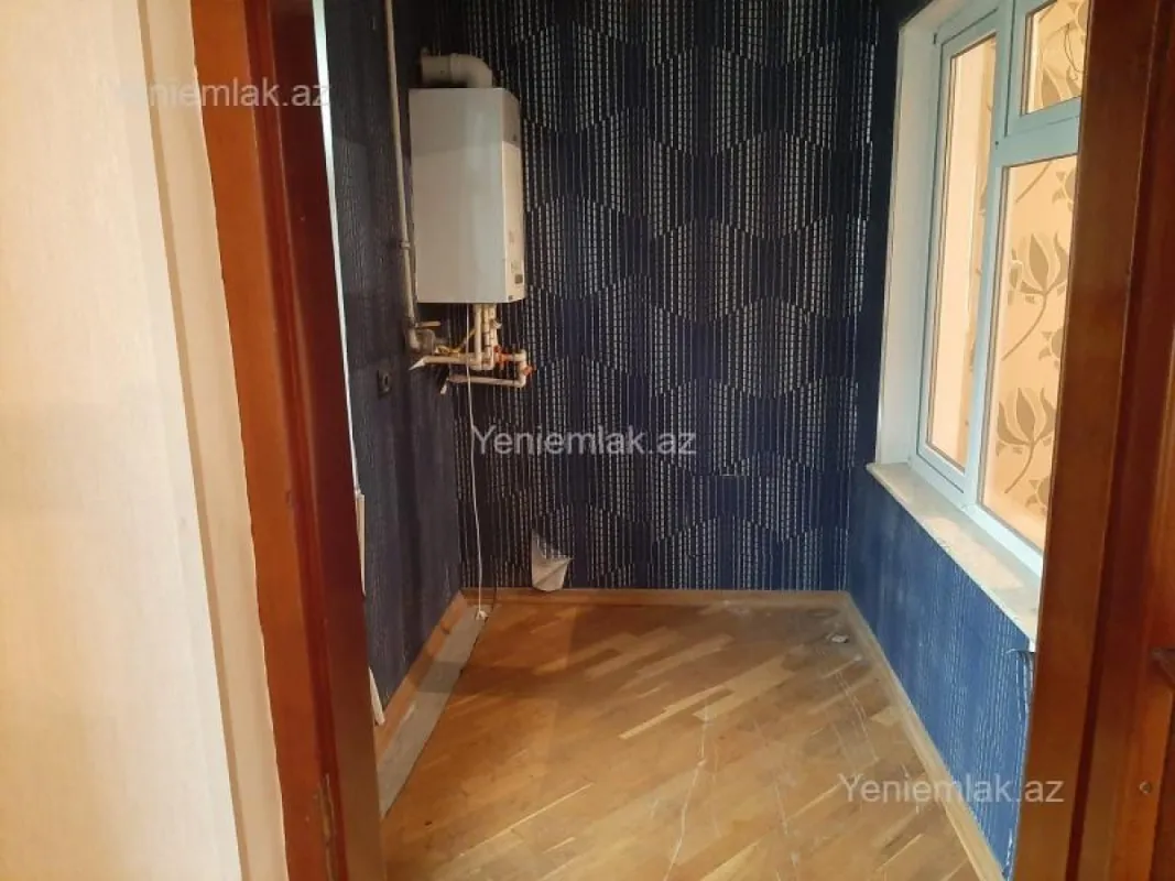 Satılır 4 otaqlı köhnə tikili 110 m²