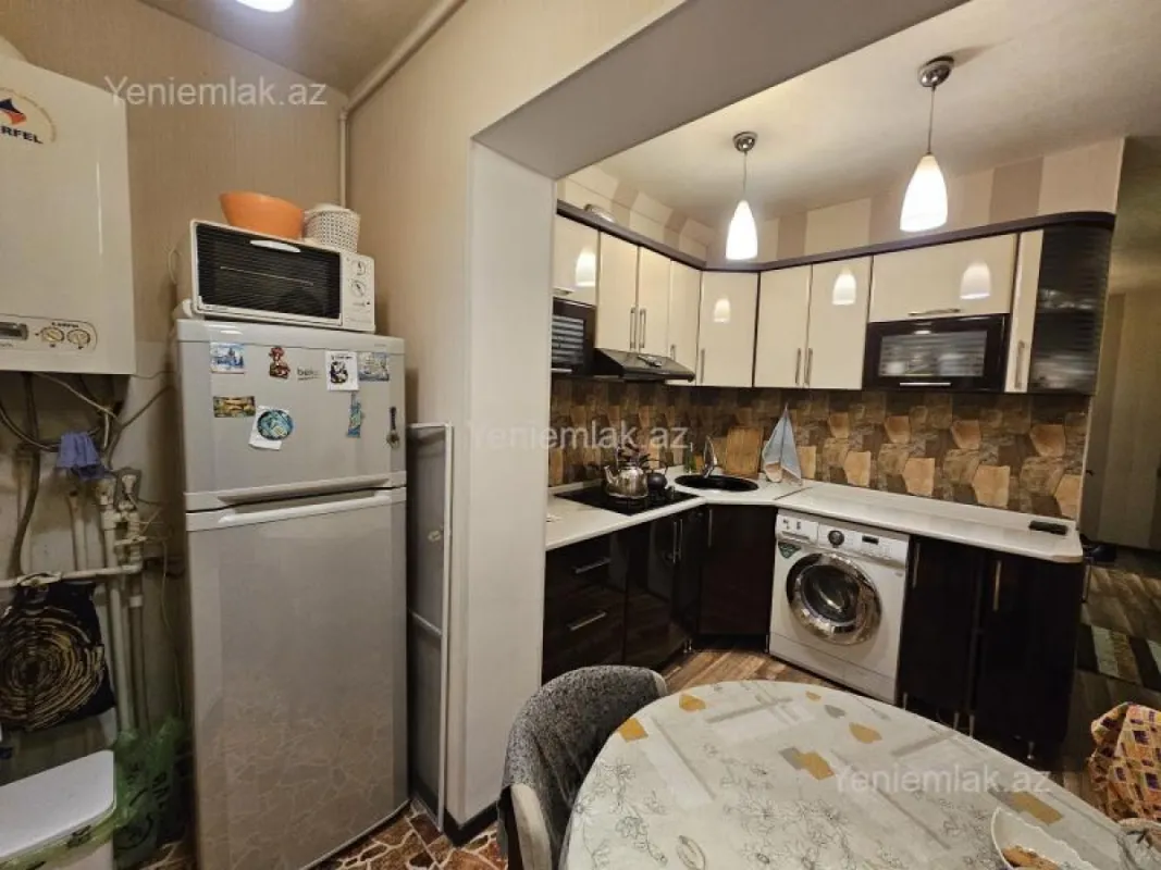 Satılır 2 otaqlı köhnə tikili 55 m²