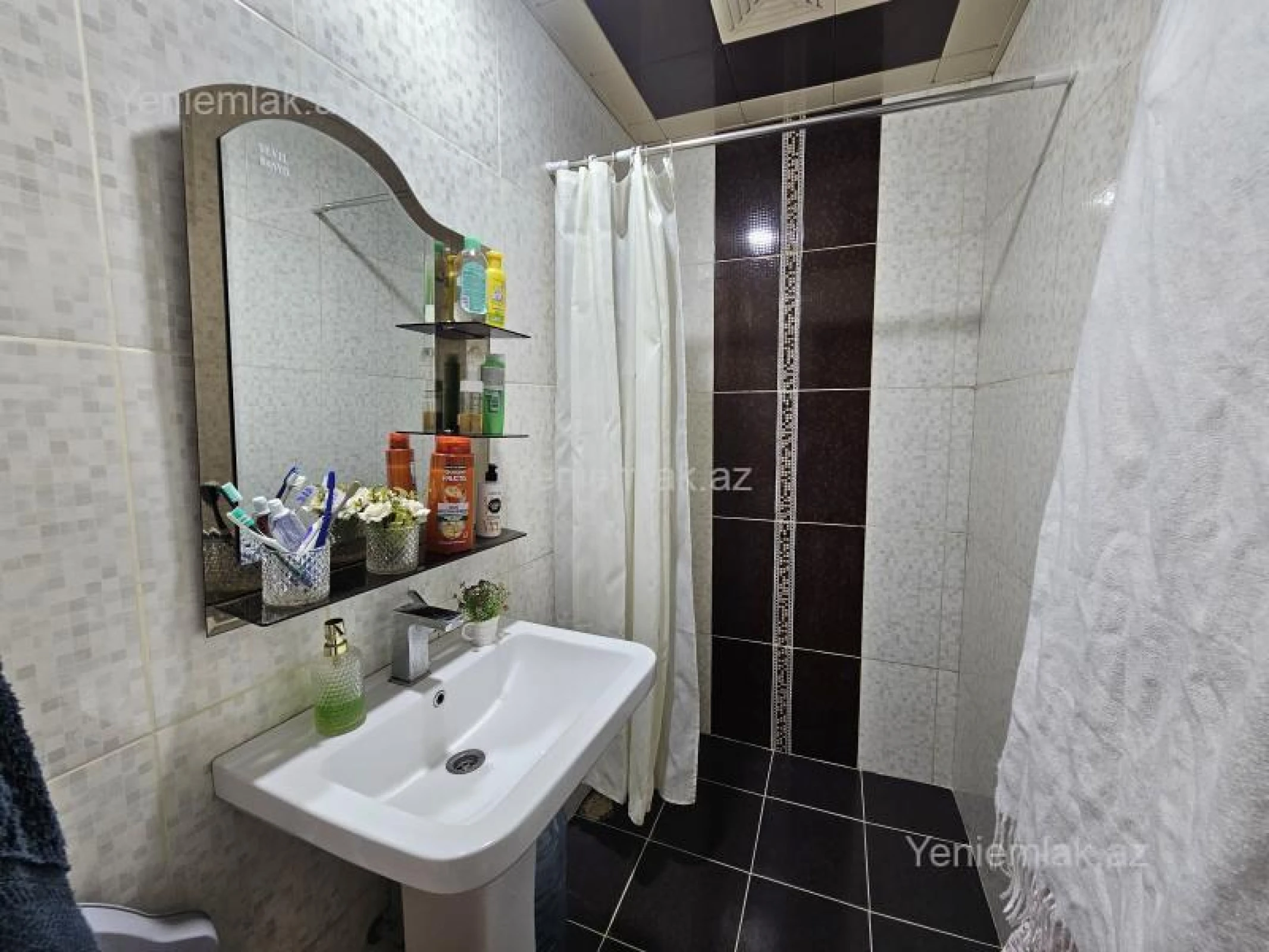 Satılır 2 otaqlı köhnə tikili 55 m²