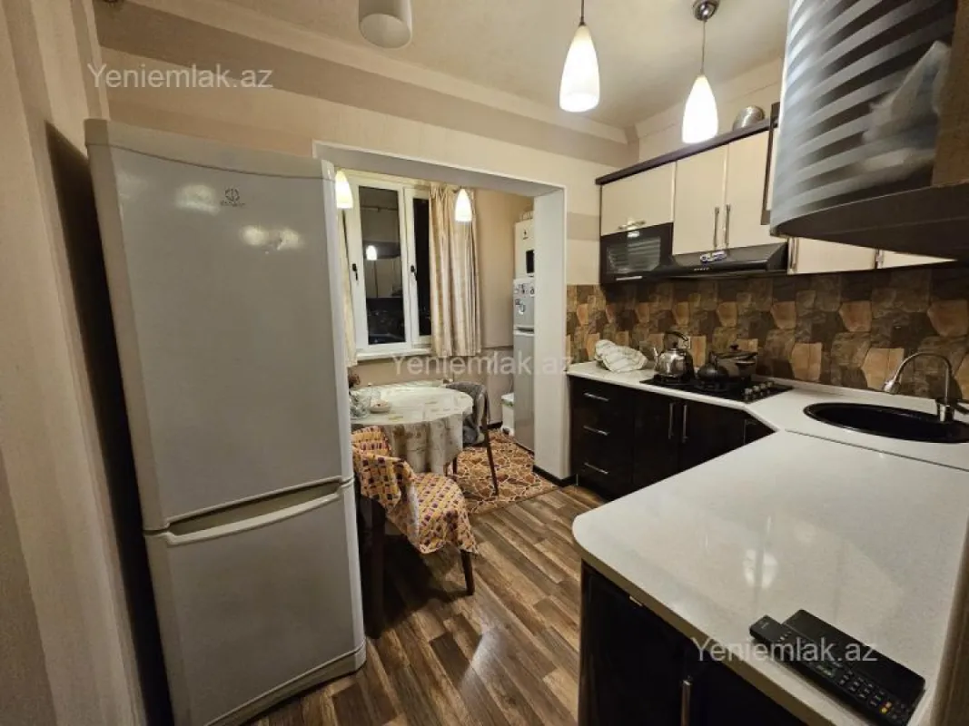 Satılır 2 otaqlı köhnə tikili 55 m²