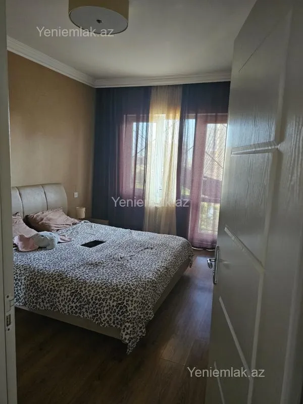 Satılır 4 otaqlı köhnə tikili 110 m²