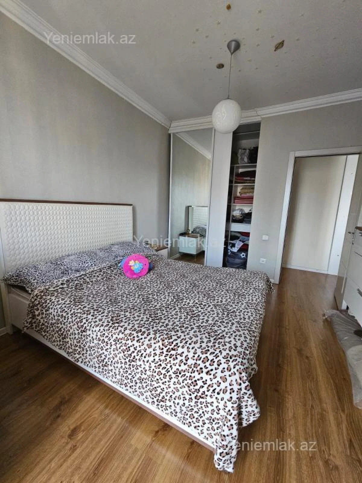 Satılır 4 otaqlı köhnə tikili 110 m²