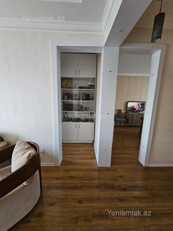Satılır 4 otaqlı köhnə tikili 110 m²