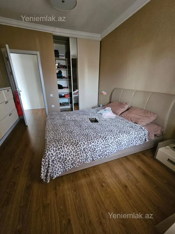 Satılır 4 otaqlı köhnə tikili 110 m²