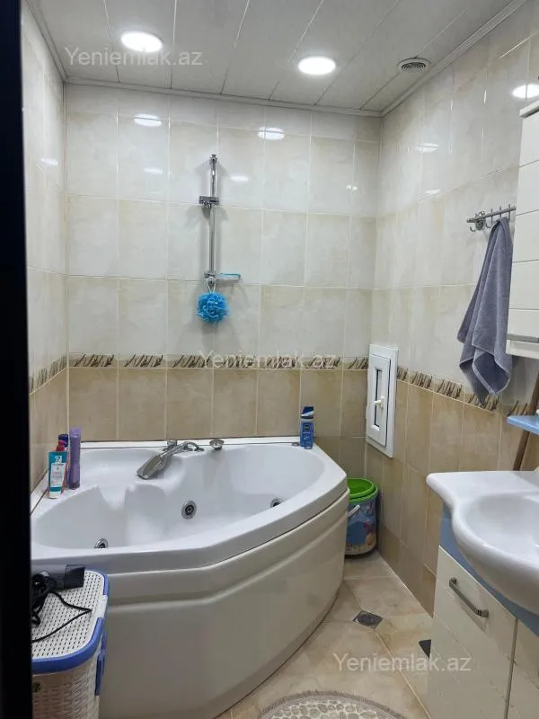 Satılır 3 otaqlı yeni tikili 105 m²