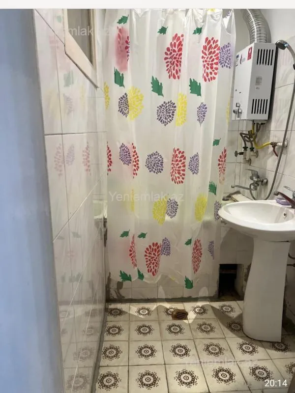Satılır 2 otaqlı köhnə tikili 55 m²