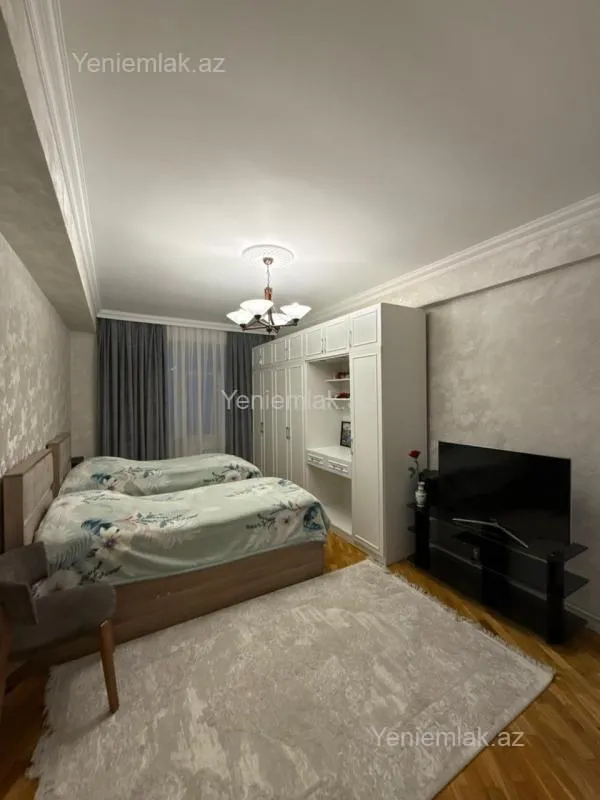 Satılır 4 otaqlı yeni tikili 135 m²