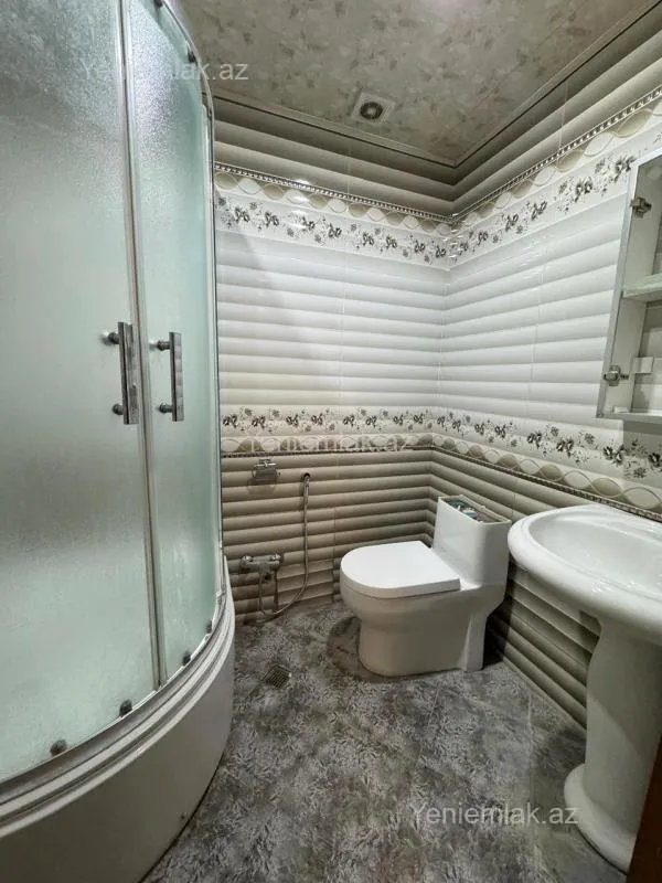 Satılır 3 otaqlı yeni tikili 130 m²