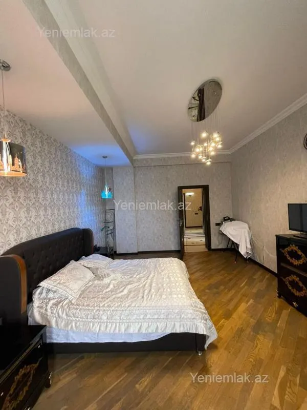 Satılır 4 otaqlı yeni tikili 220 m²