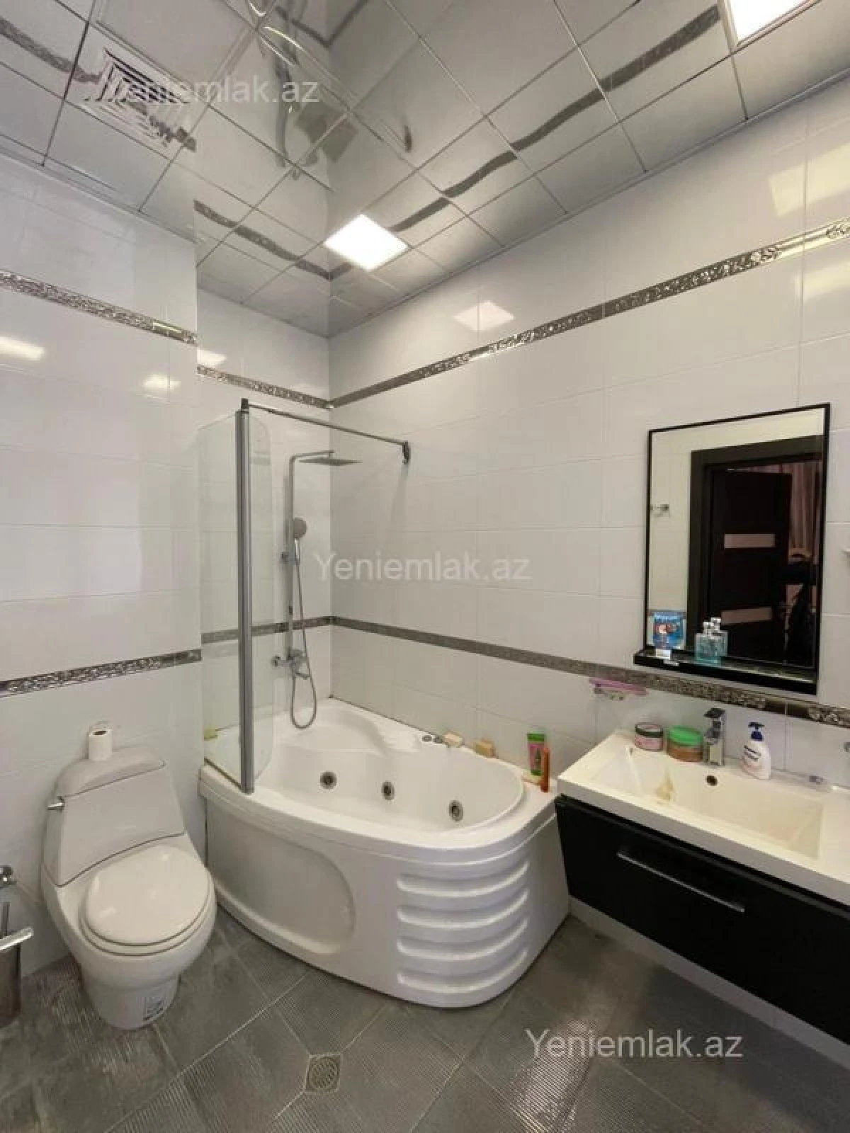 Satılır 4 otaqlı yeni tikili 220 m²