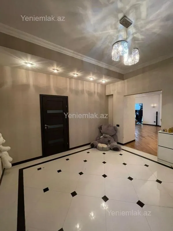 Satılır 4 otaqlı yeni tikili 220 m²