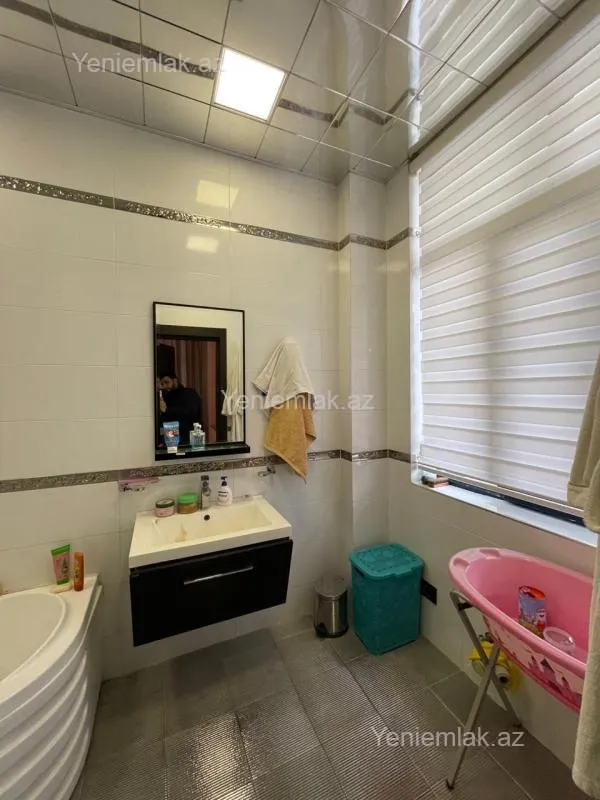 Satılır 4 otaqlı yeni tikili 220 m²