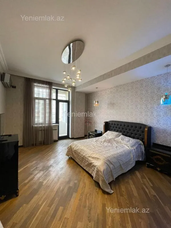 Satılır 4 otaqlı yeni tikili 220 m²