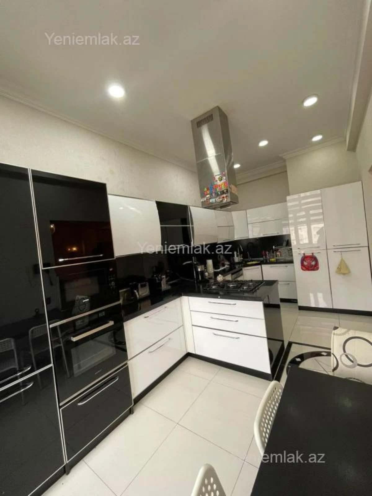 Satılır 4 otaqlı yeni tikili 220 m²