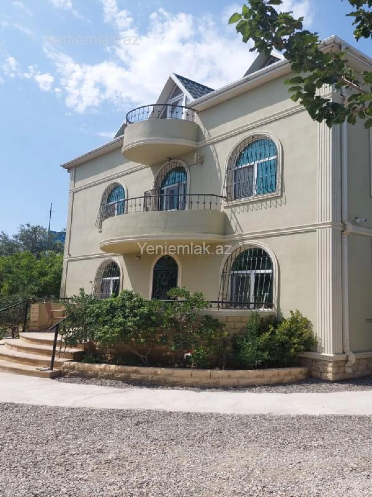 Satılır 4 otaqlı həyət evi 220 m²