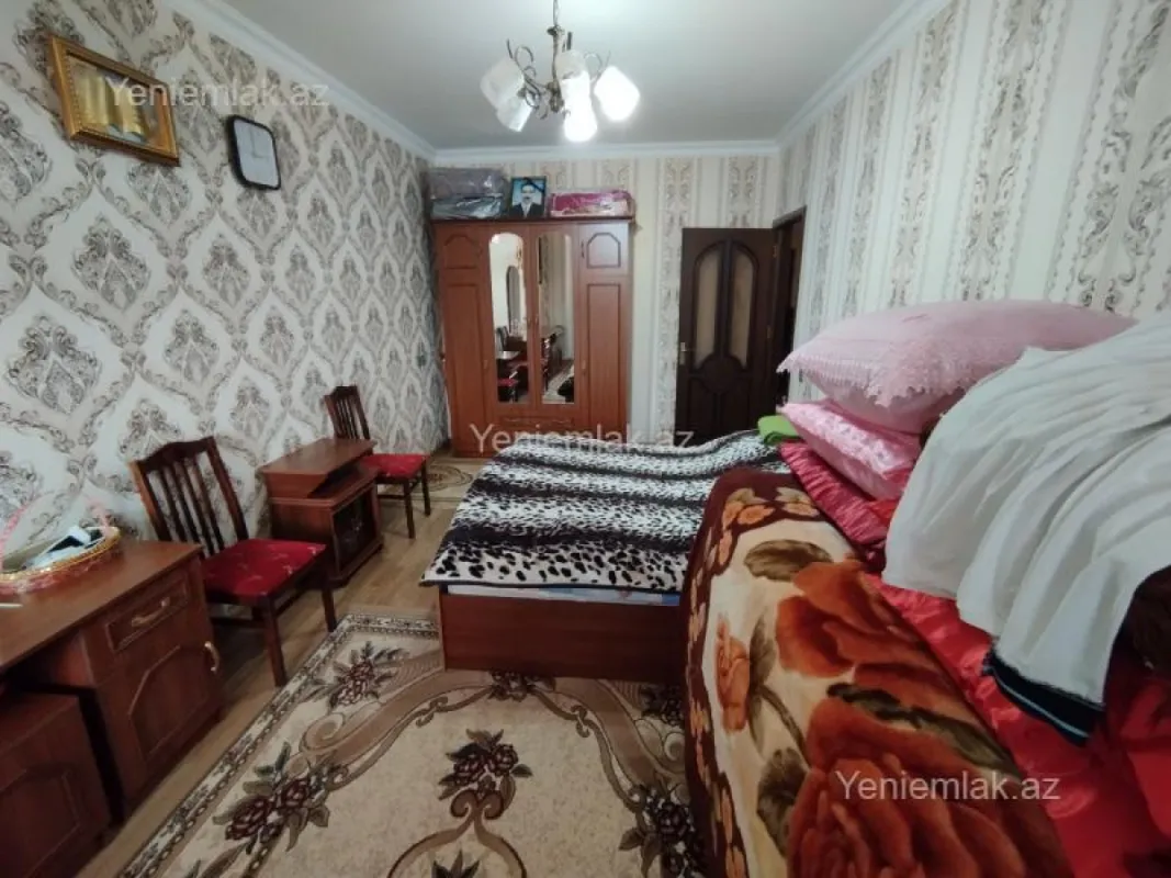 Satılır 4 otaqlı köhnə tikili 90 m²