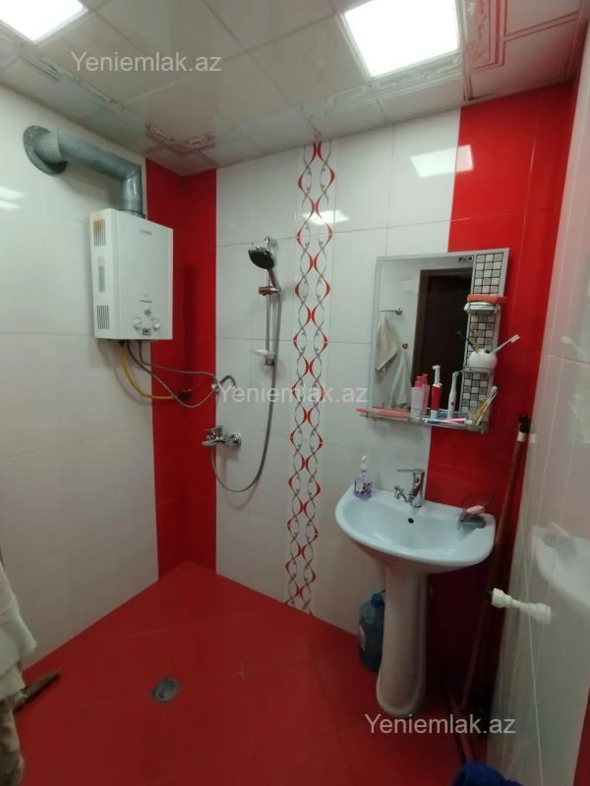 Satılır 4 otaqlı köhnə tikili 90 m²