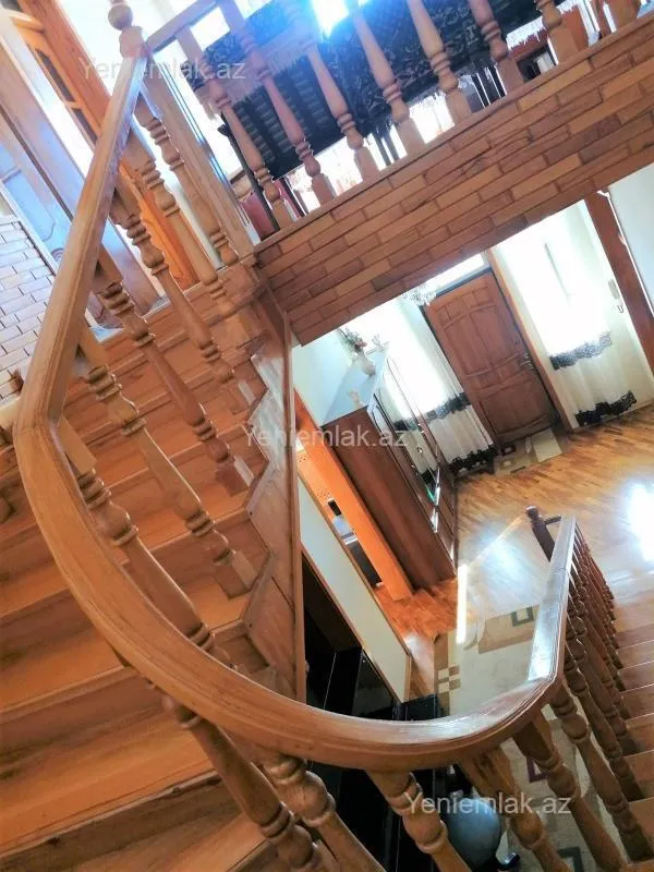 Satılır 4 otaqlı həyət evi 200 m²