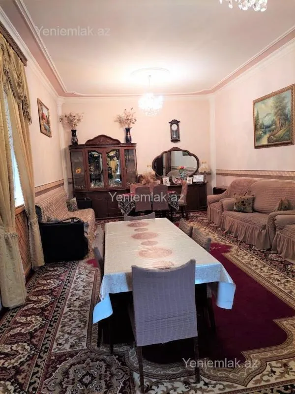 Satılır 4 otaqlı həyət evi 200 m²