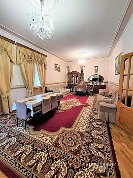 Satılır 4 otaqlı həyət evi 200 m²