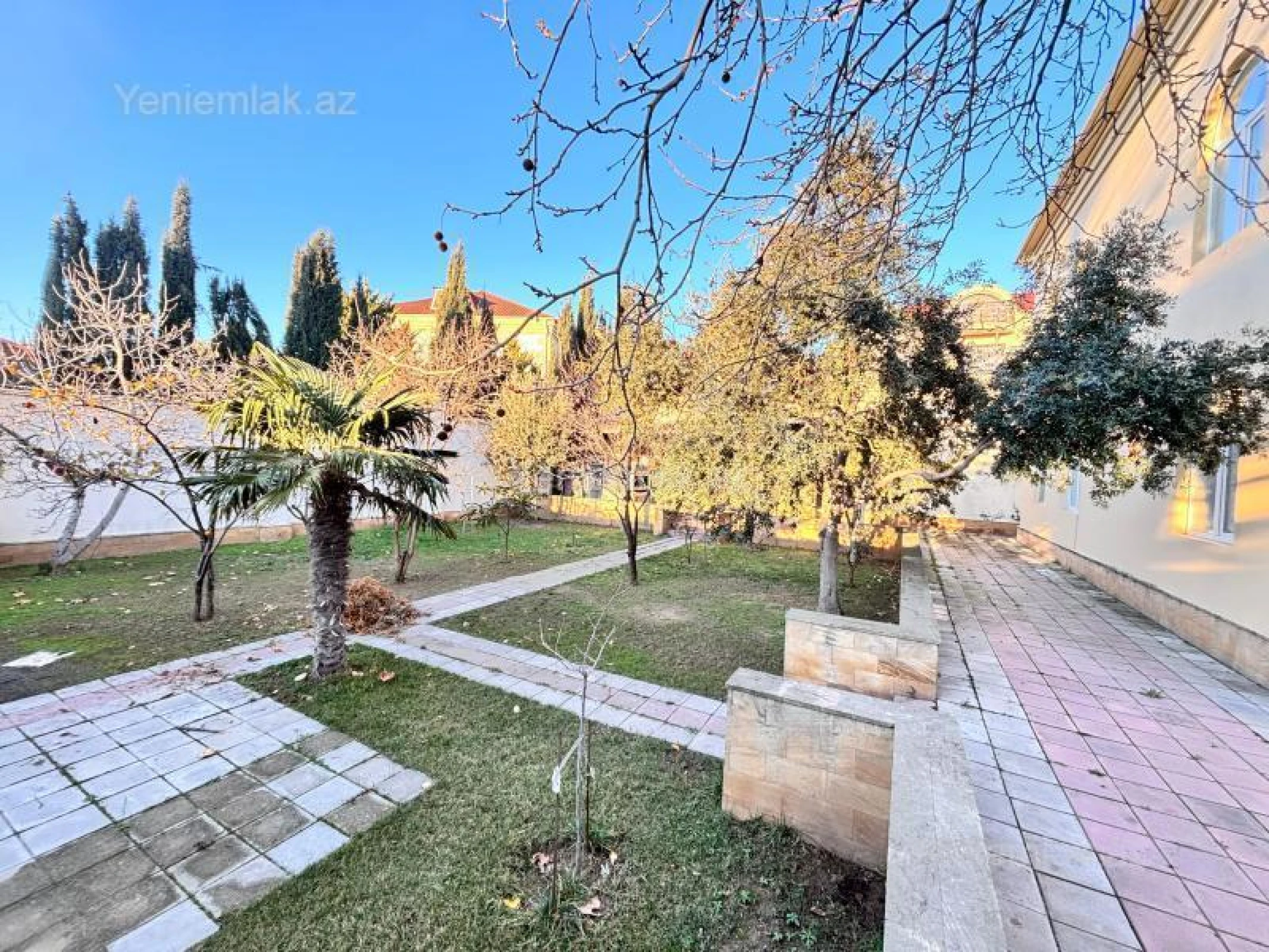Satılır 6 otaqlı həyət evi 550 m²