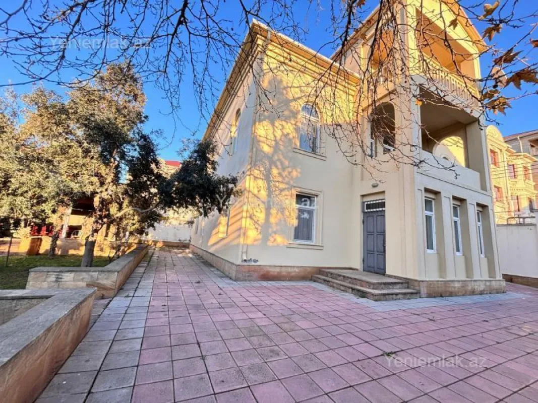Satılır 6 otaqlı həyət evi 550 m²