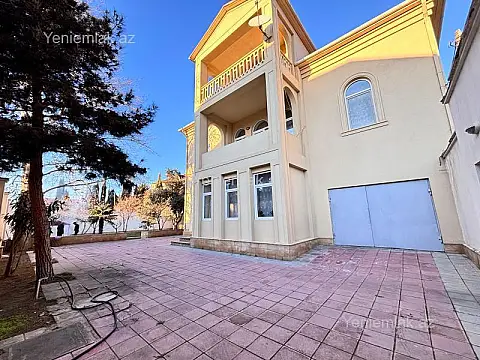 Satılır 6 otaqlı həyət evi 550 m²