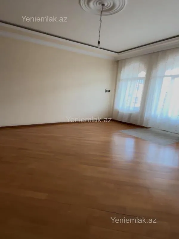 Satılır 6 otaqlı həyət evi 550 m²