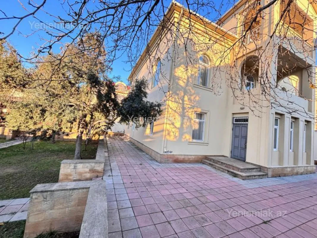 Satılır 6 otaqlı həyət evi 550 m²