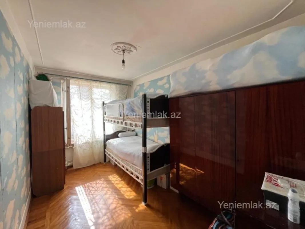 Satılır 3 otaqlı köhnə tikili 70 m²