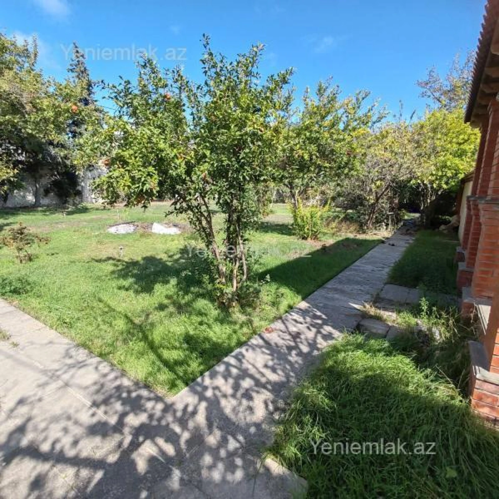 Satılır 8 otaqlı həyət evi 380 m²