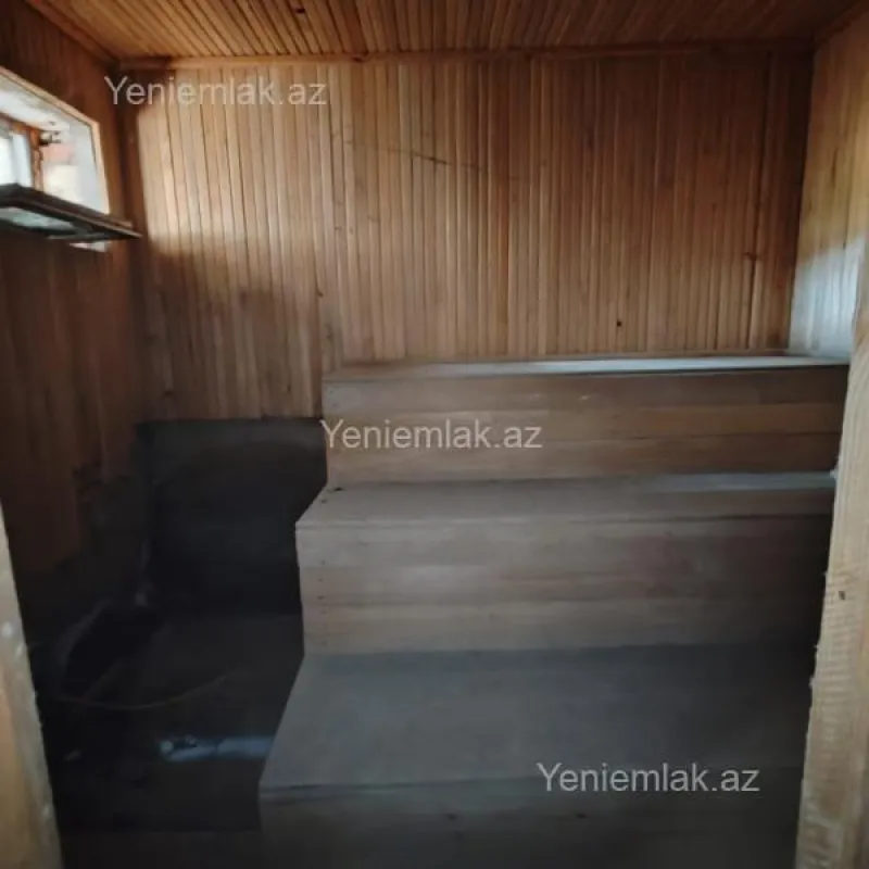 Satılır 8 otaqlı həyət evi 380 m²