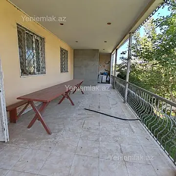 Satılır 8 otaqlı həyət evi 380 m²