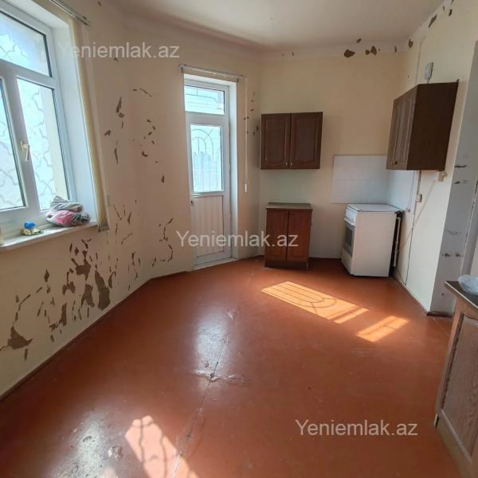 Satılır 8 otaqlı həyət evi 380 m²