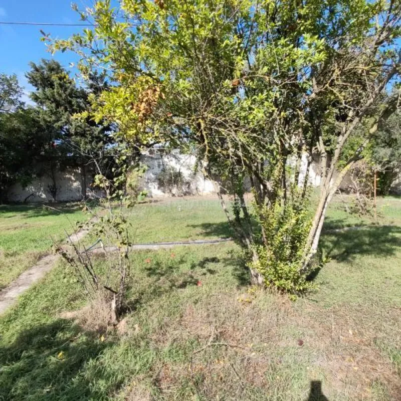 Satılır 8 otaqlı həyət evi 380 m²